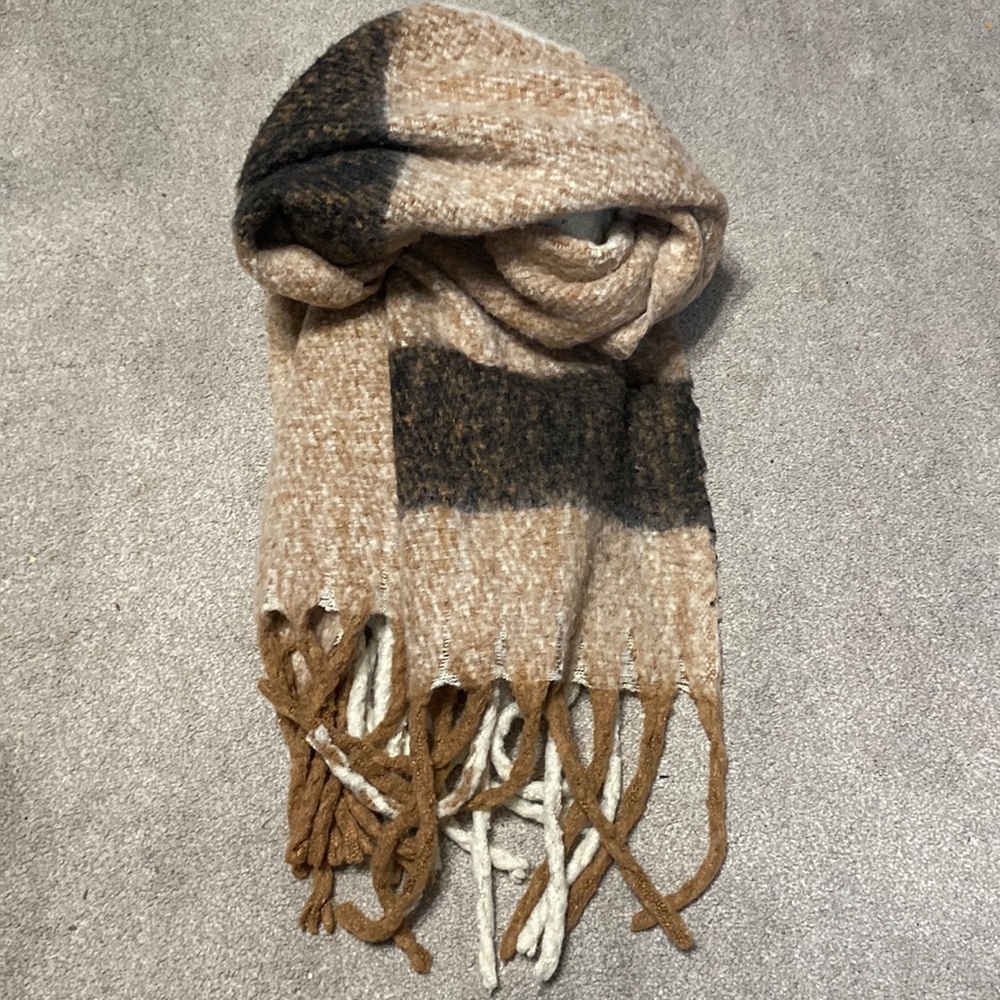 Neutrals Chunky Oversized Fringe Scarf
